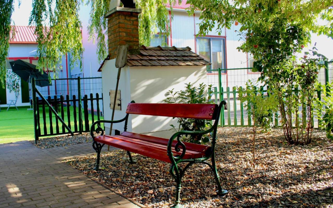 Applegarden Villa Debrecen Dış mekan fotoğraf